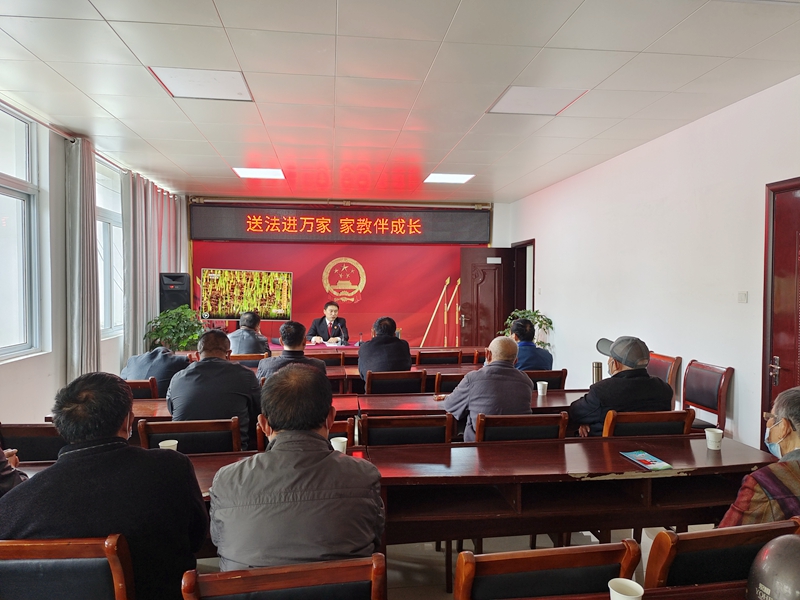 4、小營(yíng)法庭“送法進(jìn)萬家 家教伴成長(zhǎng)”主題法治宣講.jpg