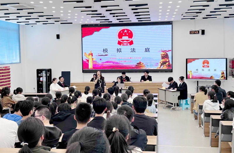 開設(shè)模擬法庭.jpg